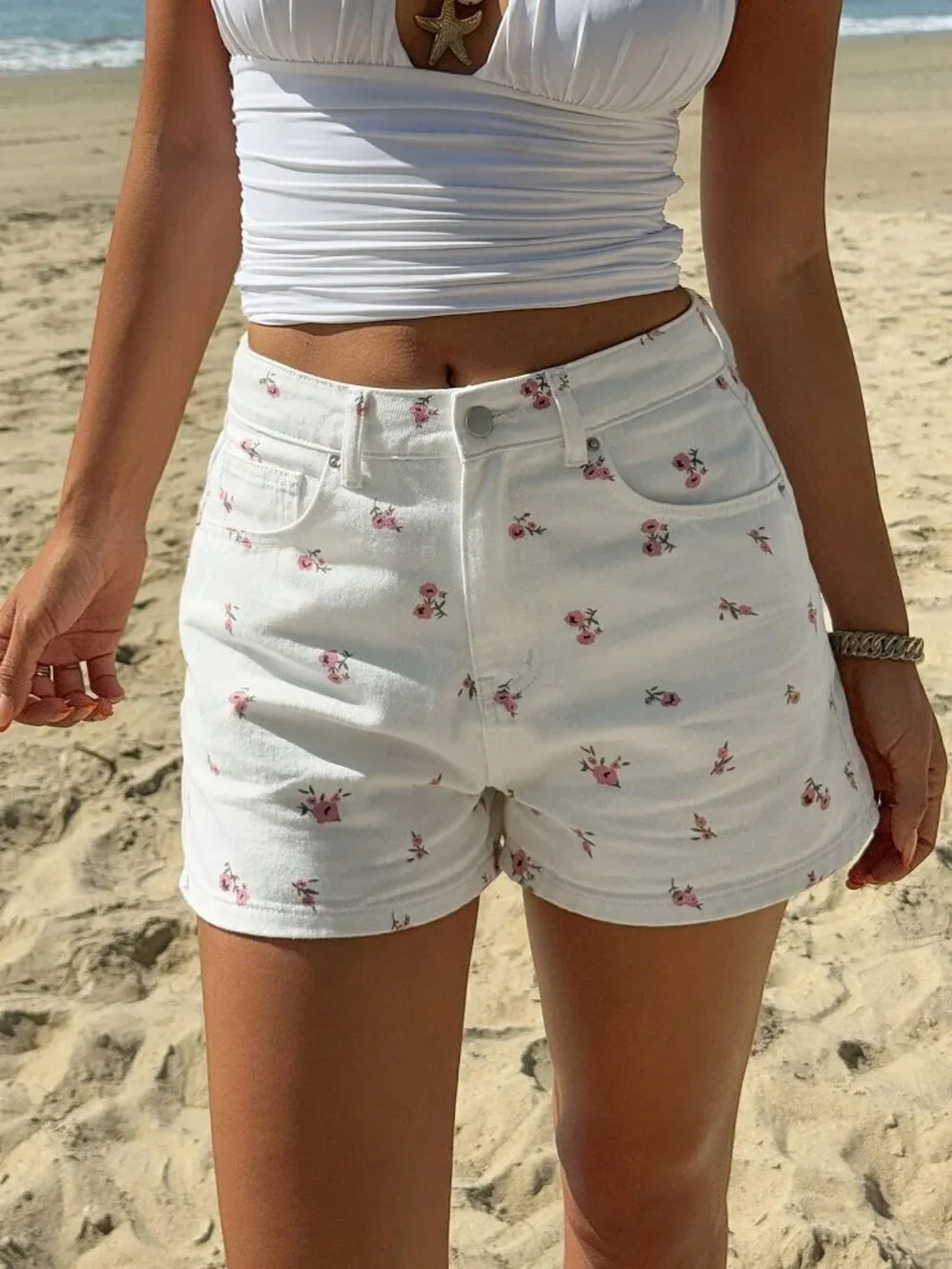 White Casual Women's Ditsy Floral Frayed Hem Denim Shorts